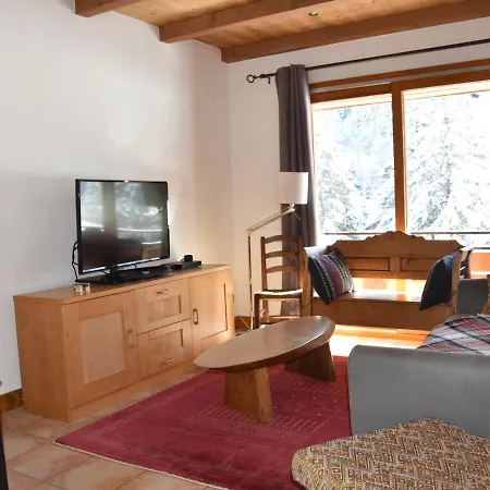 Cosy 4 Pieces, Balcon, Proche Centre Et Telepherique, Face Pistes De De Fond - Fr-1-464-214 Apartment